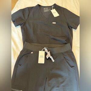 FIGS scrub set black